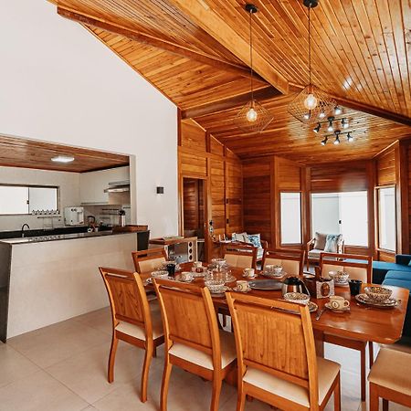 Casadecastelhanos, Quadra Do Mar De Castelhanos, 4 Suites Com Ar, Churrasqueira, Piscina, Hidromassagem, Cozinha Integrada Gourmet Ideal Para Familia E Amigos 안치에타 외부 사진