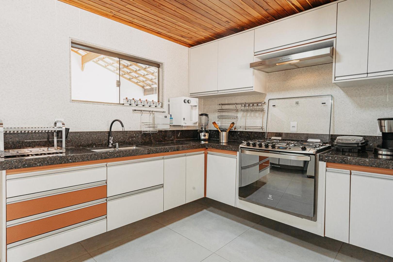 Casadecastelhanos, Quadra Do Mar De Castelhanos, 4 Suites Com Ar, Churrasqueira, Piscina, Hidromassagem, Cozinha Integrada Gourmet Ideal Para Familia E Amigos 안치에타 외부 사진